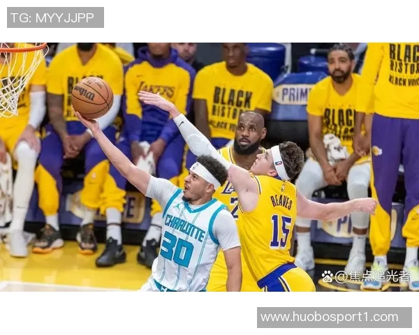 湖人无中锋阵容逆袭独行侠最后9分38秒狂胜19分展现强大实力